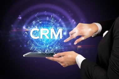 CRM kısaltmalı dokunmatik ekran, modern teknoloji kavramı