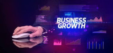 BÜYÜK GROWTH yazıtları ve siber iş konseptiyle el ele tutuşmak