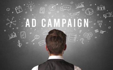 AD CAMPAIGN yazıtlı bir işadamının arka görüşü, modern iş kavramı