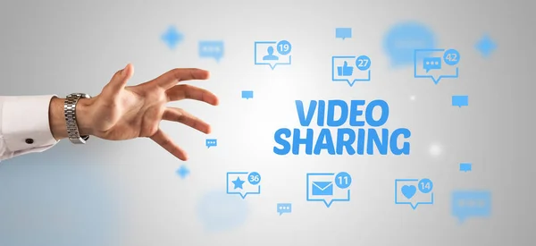 Video Sharing Feliratra Mutató Levágott Kéz Közeli Felvétele Közösségi Hálózati — Stock Fotó