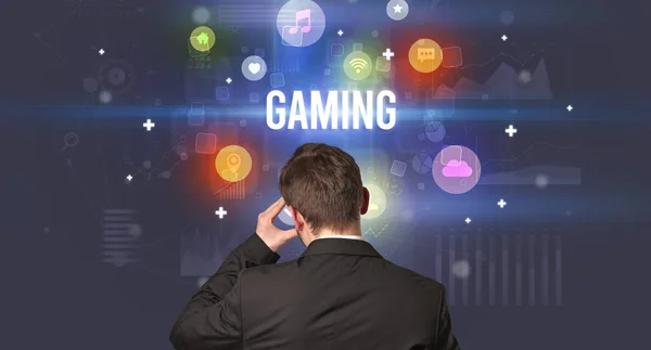 Achteraanzicht Van Een Zakenman Met Gaming Inscriptie Modern Technologieconcept — Stockfoto