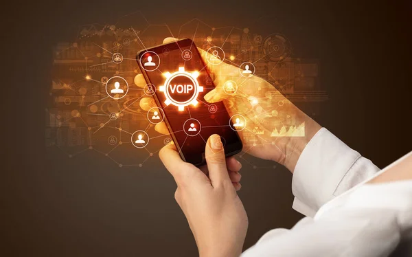 Vrouwelijke Handsmartphone Met Voip Afkorting Modern Technologieconcept — Stockfoto