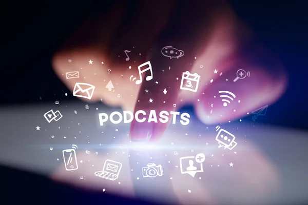 Finger Beröring Tavlan Med Dragen Social Median Ikonen Och Podcasts — Stockfoto