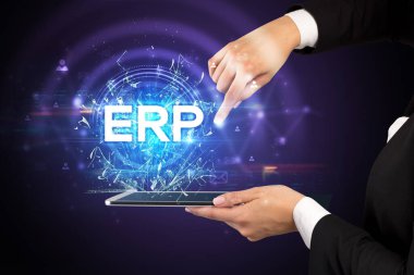 ERP kısaltmalı bir dokunmatik ekran, modern teknoloji kavramı