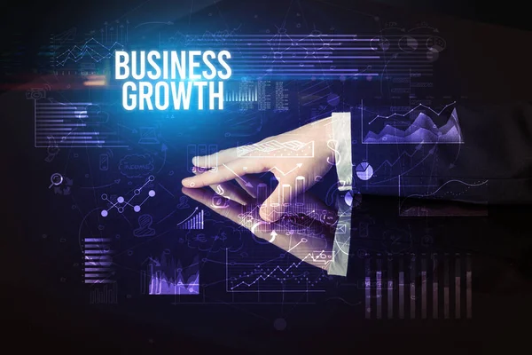 Empresário Tocando Tela Enorme Com Inscrição Crescimento Negócio Conceito Negócio — Fotografia de Stock