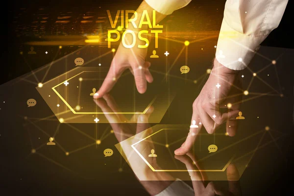 Navegar Por Las Redes Sociales Con Inscripción Viral Post Nuevo —  Fotos de Stock