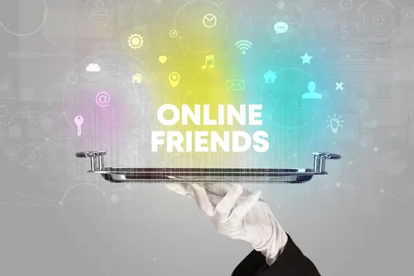 Kelner Obsługujący Portale Społecznościowe Napisem Online Friends Nowa Koncepcja Mediów — Zdjęcie stockowe