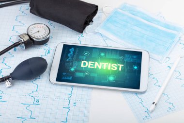 DENTIST yazıtlı tablet bilgisayar ve tıbbi malzemeler, önleme kavramı
