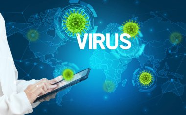 Doktor, VIRUS yazıtları ve viroloji konseptiyle tıbbi kayıtları dolduruyor.