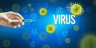 Doktorların yakından görüntüsü elinde VIRUS yazılı şırınga, koronavirüs panzehiri konsepti olan beyaz bir eldiven tutuyor.