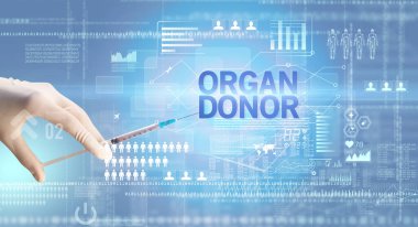 Doktorların yakın plan görüntüsü elinde şırınga olan beyaz bir eldiven içinde ORGAN DONOR yazıtları, sağlık ve tıbbi konsept içeriyor.