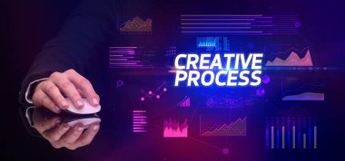 Yaratıcı Prosedür yazıtları ve siber iş konseptiyle el ele tutuşmak