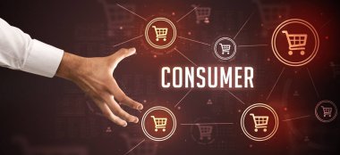 CONSUMER yazıtlarına, çevrimiçi alışveriş kavramına yakın çekim el işaretleri