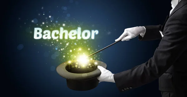 Mago Está Mostrando Truco Magia Con Inscripción Bachelor Concepto Educativo — Foto de Stock