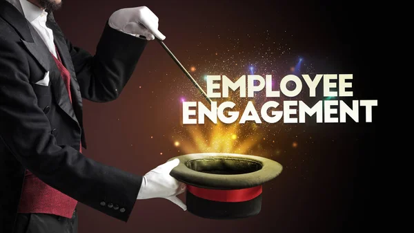 Illusionist Δείχνει Μαγικό Κόλπο Την Επιγραφή Employee Engagement Νέο Επιχειρηματικό — Φωτογραφία Αρχείου