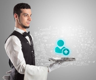 Arkadaş isteği simgeleri, sosyal medya konsepti sunan garsonun yakın çekimi