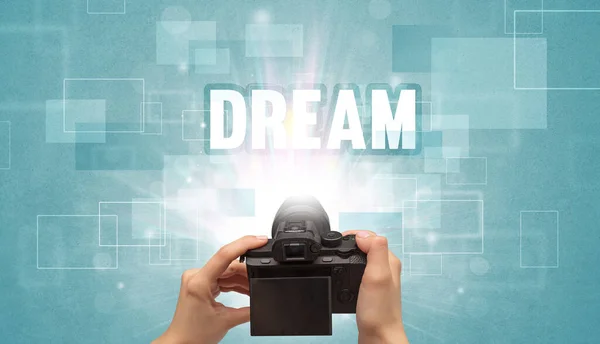 Κοντινό Πλάνο Ψηφιακής Φωτογραφικής Μηχανής Χειρός Επιγραφή Dream Ταξιδιωτική Έννοια — Φωτογραφία Αρχείου