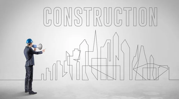 Biznesmen Twardym Kapeluszu Trzymający Projekt Napisem Construction Inżynierii Koncepcji Architektury — Zdjęcie stockowe