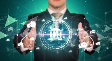 Banka ikonu olan iş adamlarının elindeki çözüm konsepti, yaratıcı iş stratejisi planı