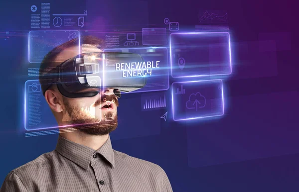Hombre Negocios Mirando Través Gafas Realidad Virtual Con Inscripción Energía — Foto de Stock