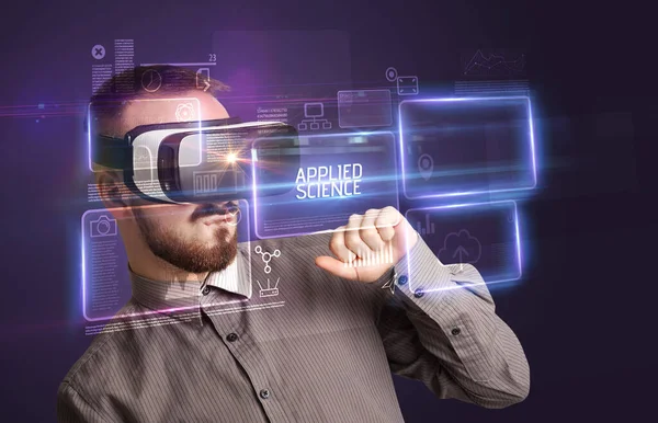 Podnikatel Prohlíží Brýle Virtual Reality Nápisem Applied Science Koncept Nové — Stock fotografie