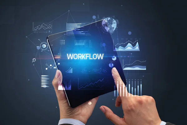 Geschäftsmann Mit Faltbarem Smartphone Mit Workflow Aufschrift Erfolgreiches Geschäftskonzept — Stockfoto