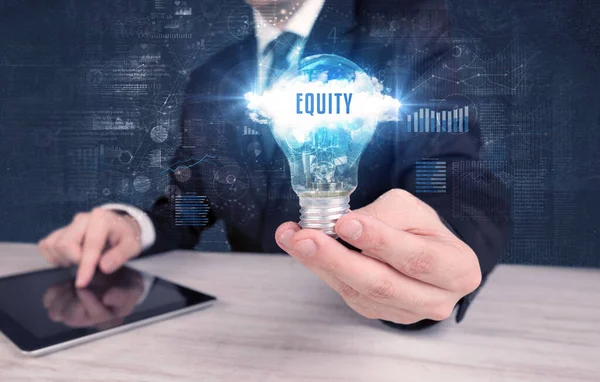 Бизнесмен Лампочкой Equity Новая Бизнес Концепция — стоковое фото
