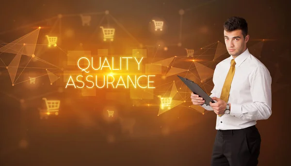 Affärsman Med Varukorg Ikoner Och Kvalitet Assurance Inskription Online Shopping Stockfoto