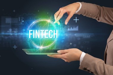 FINTECH yazıtları ve yeni teknoloji konseptiyle dokunmatik ekranın yakın plan görüntüsü