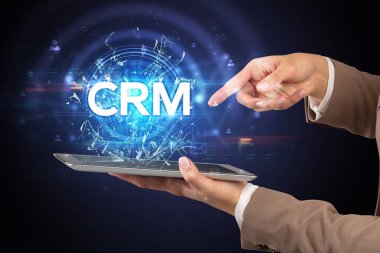 CRM kısaltmalı dokunmatik ekran, modern teknoloji kavramı
