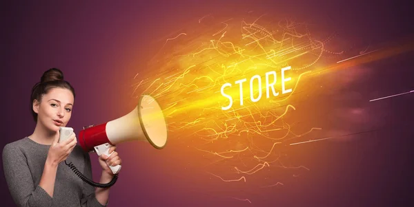 Jonge Girld Schreeuwen Megafoon Met Store Inscriptie Online Shopping Concept — Stockfoto