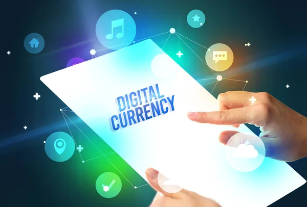 Držení Futuristického Tabletu Nápisem Digital Currency Koncept Nové Technologie — Stock fotografie