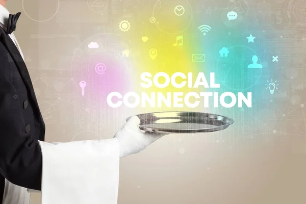ソーシャルコネクションの碑文 新しいメディアコンセプトとのソーシャルネットワークを提供するウェイター — ストック写真