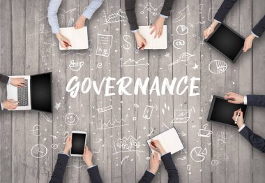 GOVERNANCE yazıtları ve ortak çalışma konseptiyle birlikte çalışan bir grup iş adamı