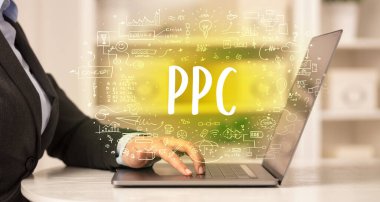 PPC kısaltması, modern teknoloji konsepti olan yeni modern bilgisayarlar üzerinde çalışıyoruz.
