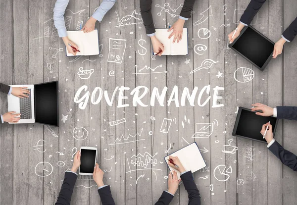 Governance Felirattal Coworking Koncepcióval Dolgozó Üzletemberek Csoportja — Stock Fotó