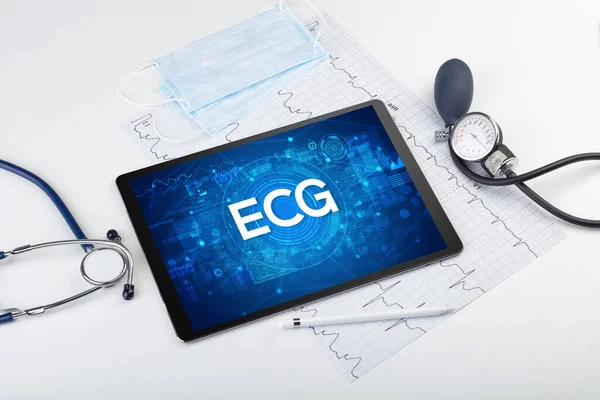 Vista Perto Tablet Com Abreviatura Ecg Conceito Médico — Fotografia de Stock