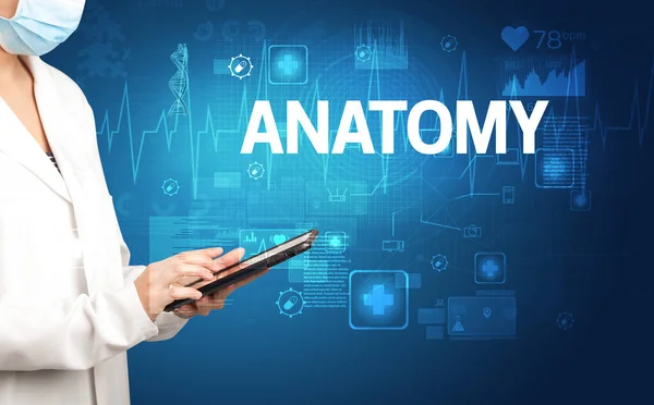Νεαρός Γιατρός Γράφει Σημειώσεις Επιγραφή Anatomy Έννοια Της Υγειονομικής Περίθαλψης — Φωτογραφία Αρχείου