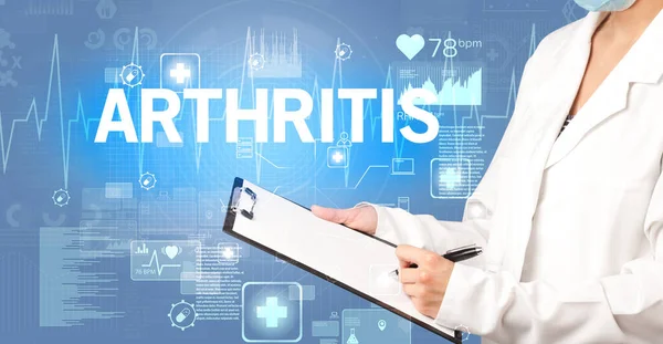 Fiatal Orvos Jegyzeteket Arthritis Felirattal Egészségügyi Koncepció — Stock Fotó
