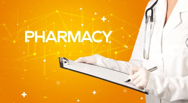 Dokter Vult Medisch Dossier Met Pharmacy Inscriptie Medisch Concept — Stockfoto