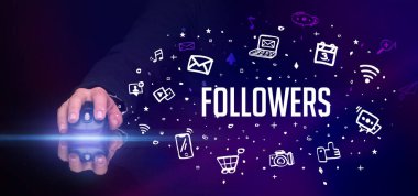 FOLLOWERS yazıtları ve sosyal medya konseptiyle el ele tutuşmak