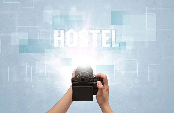Крупный План Ручной Цифровой Камеры Надписью Hostel Концепция Путешествия — стоковое фото