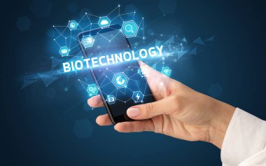 BIOTECHNOLOGY yazıtlı akıllı telefon, modern teknoloji konsepti
