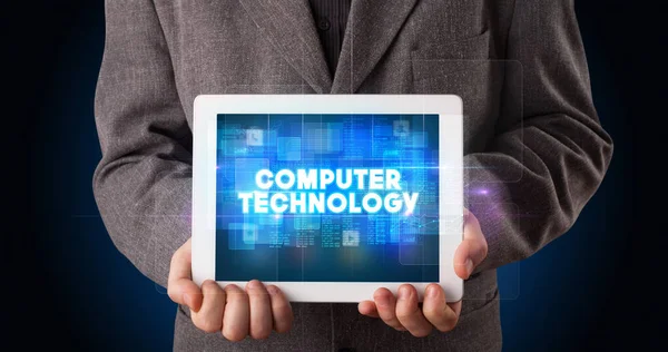 Junger Geschäftsmann Arbeitet Tablet Und Zeigt Die Aufschrift Computer Technology — Stockfoto