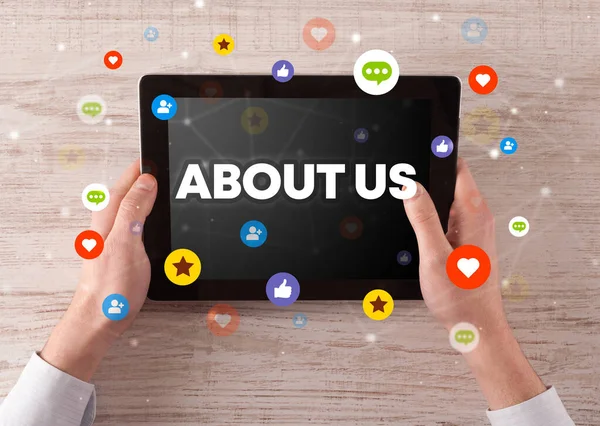 ABD yazıtları ve sosyal ağ kavramlarıyla ilgili dokunmatik ekranın yakın çekimi