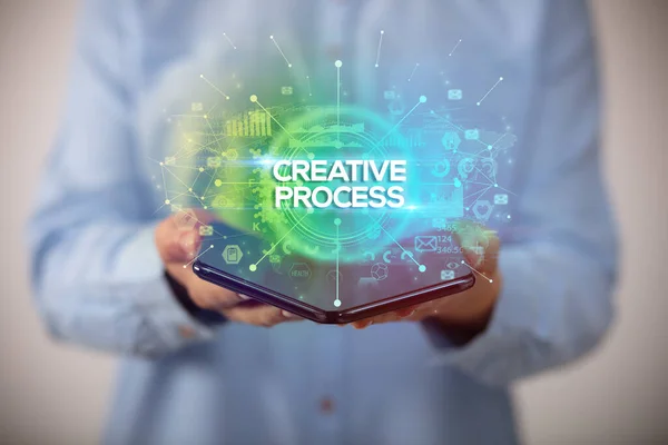 Üzletember Kezében Egy Összecsukható Okostelefon Creative Process Felirattal Üzleti Koncepció — Stock Fotó