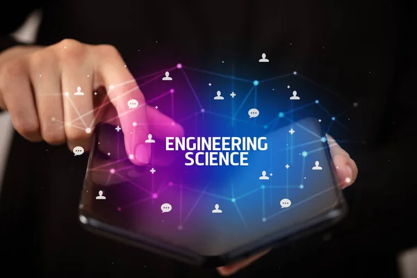 Бизнесмен Складным Смартфоном Надписью Engineering Science Новая Технологическая Концепция — стоковое фото