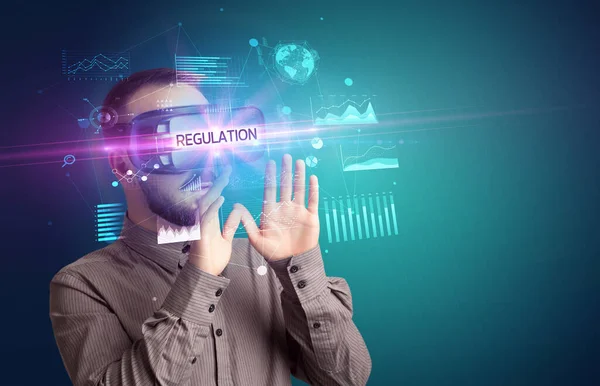Empresário Olhando Através Óculos Realidade Virtual Com Inscrição Regulamento Novo — Fotografia de Stock