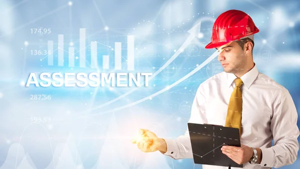 Jonge Zakenman Met Helm Tekening Assessment Inscriptie Moderne Business Technology — Stockfoto