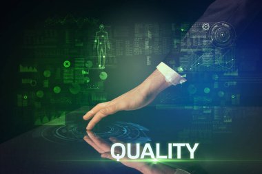 İş adamı büyük ekrana dokunuyor. Kalifiye yazıtlar, modern teknoloji kavramı.